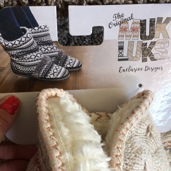 Muk Luks super soft cushion slippers tan size 7/8 - Picture 3 of 5
